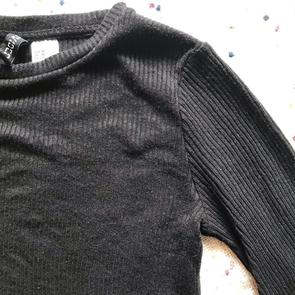 HOST PICK✨H&M Embroidered Floral Crop Top - Picture 4 of 12